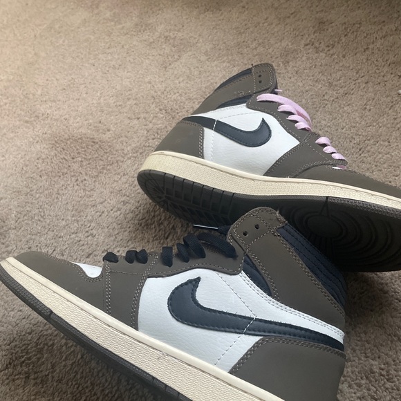 Comes with all laces but not original box slightly worn with one or two scuffs. - Picture 2 of 10